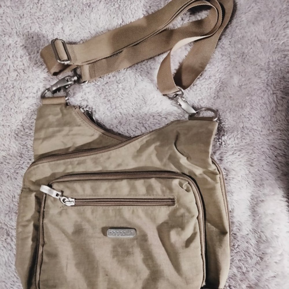 Baggallini Womens Criss Crossbody Bag
